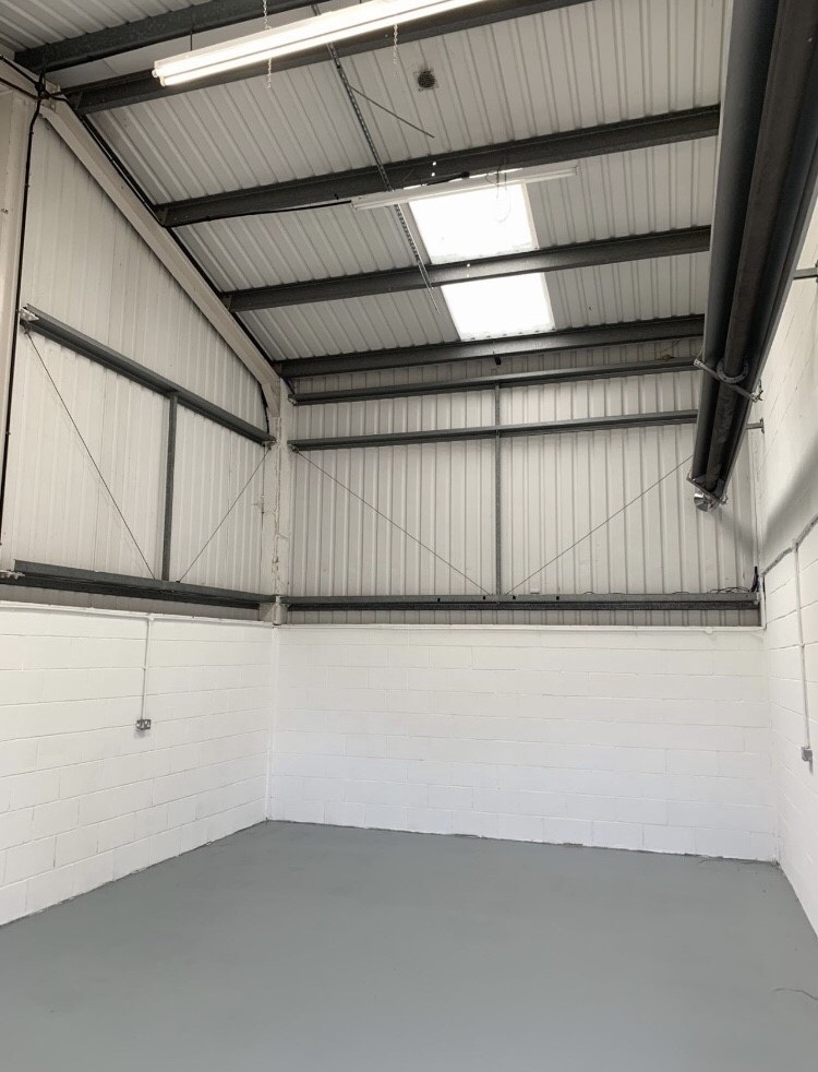 Industrial Unit in Waterlooville - photo 4